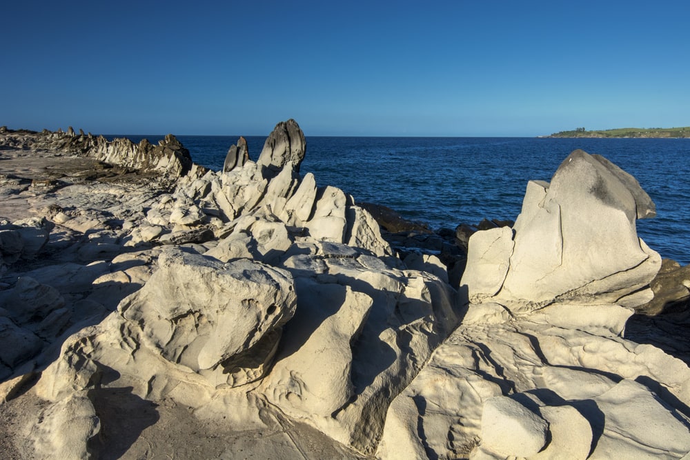 Dragon’s Tooth in Virginia with the view of the ocean