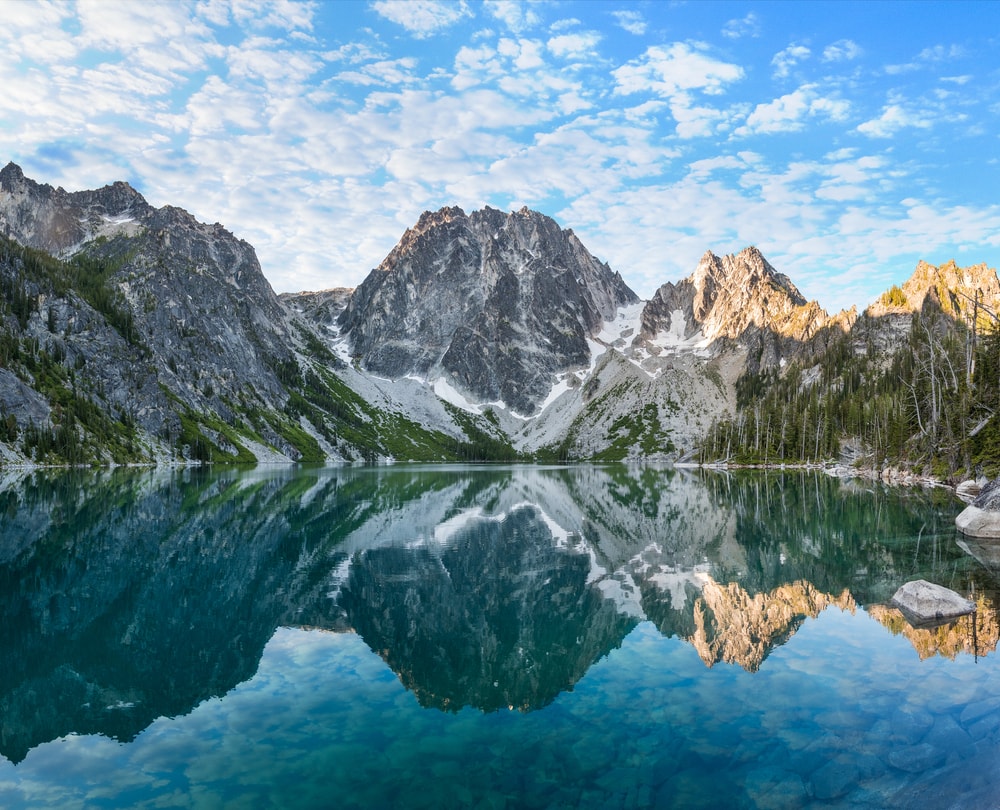 Dragontail Peak in Washington with the view of clear sky and river