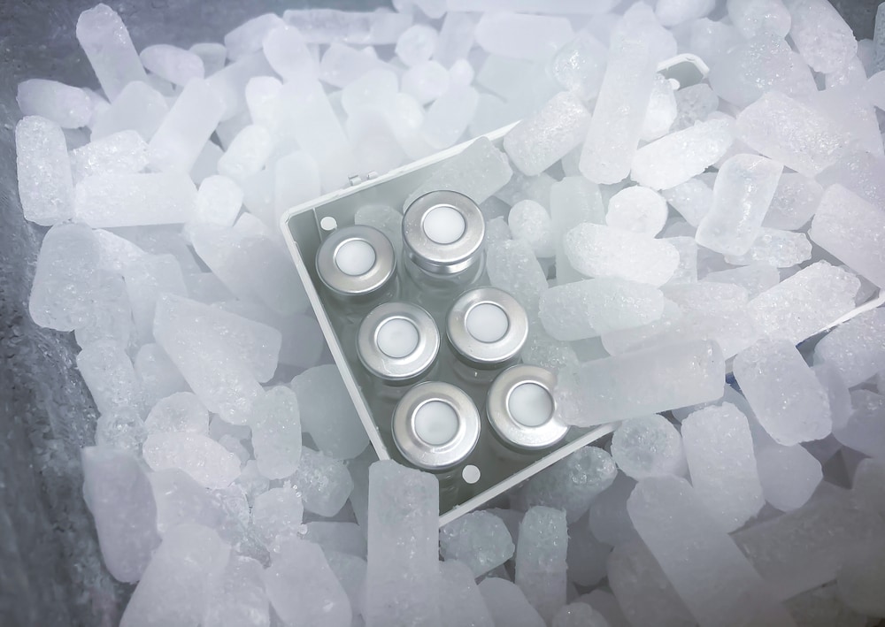 Dry ice cooling capsules in a box