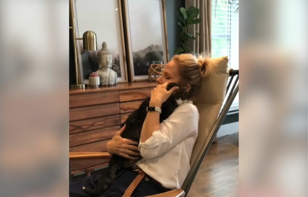 Poupee cradlef in the arms of her owner